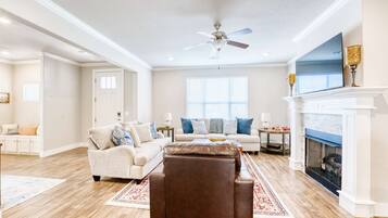 TV, lareira, escritórios