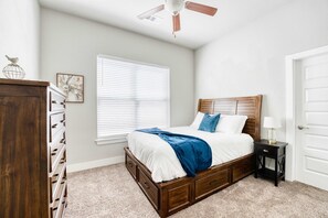 6 habitaciones, tabla de planchar con plancha, wifi y ropa de cama 