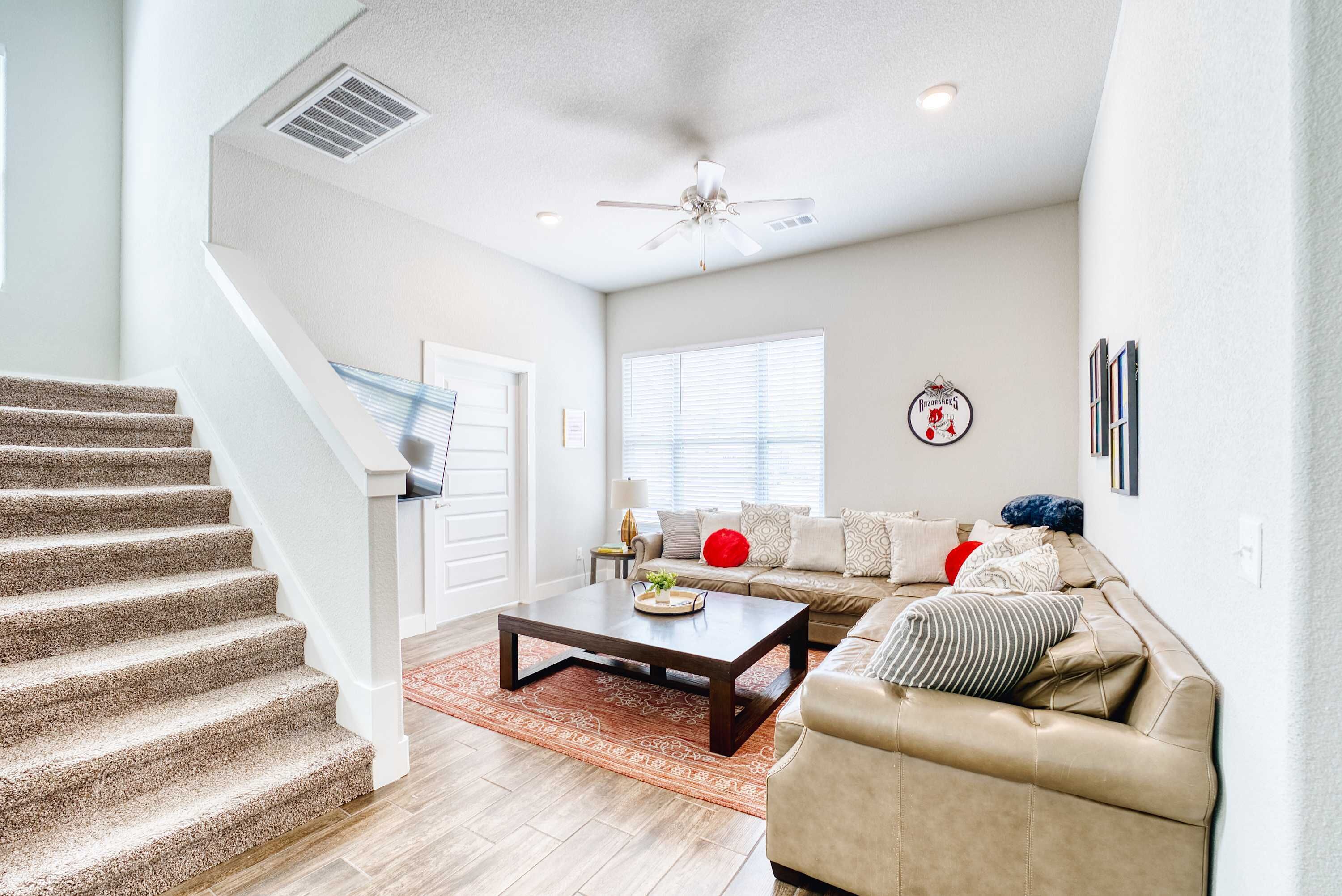 TV, peis og kontorer