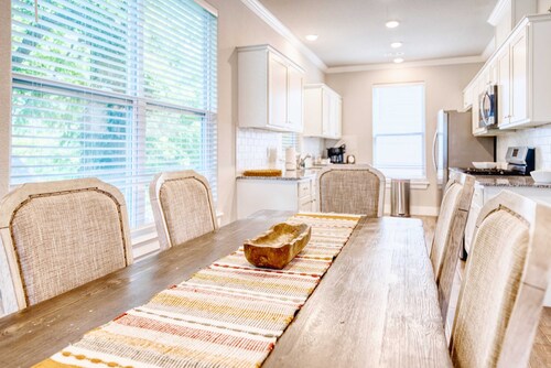 Walk-to-Stadium - 6BR Retreat w/ En-Suite Baths