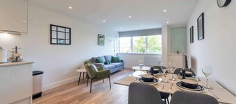 Stylish 2BR Apartment at Trinity Point, Gravesend
