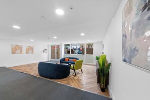 Lobby - Stylish 2BR Apartment at Trinity Point, Gravesend (Gravesend)