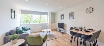 Stylish 2BR Apartment at Trinity Point, Gravesend
