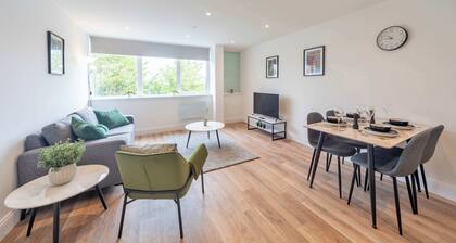 Stylish 2BR Apartment at Trinity Point, Gravesend