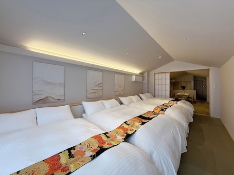 Luxury Apartment | Iron/ironing board, free WiFi