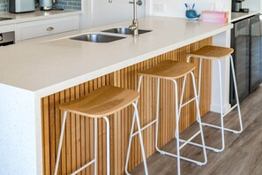 Réfrigérateur, four, plaque de cuisson, lave-vaisselle