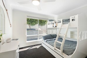WiFi, bed sheets