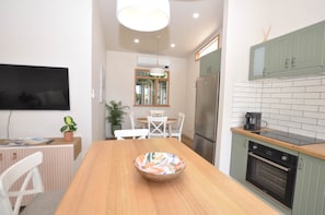Fridge, microwave, oven, stovetop - SUNNY VALE Discover Mc Laren Vale wine region (McLaren Vale)