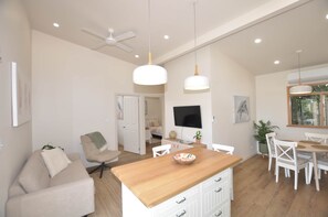TV - SUNNY VALE Discover Mc Laren Vale wine region (McLaren Vale)
