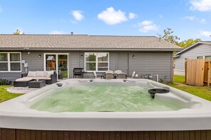 Terrace/patio - Nr Med Center + NRG | BBQ Hot Tub Swing Set Games (Houston)