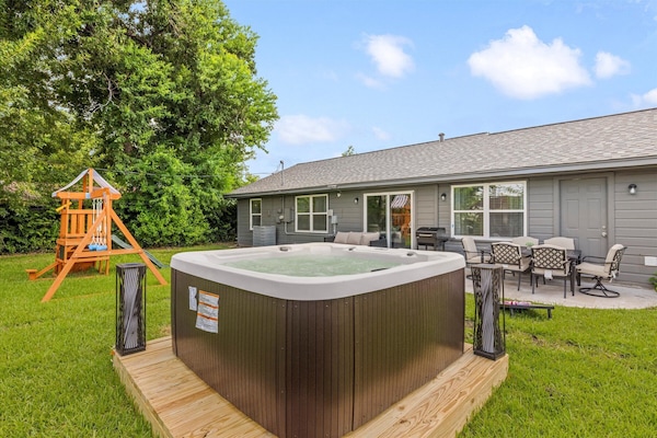 Enjoy our amazing private hut tub with your family and friends!