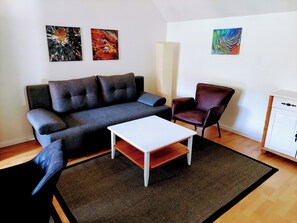 Smart TV, libros y estéreo 
