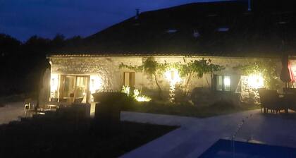 Charming renovated farmhouse with large pool