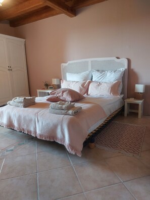 1 غرفة نوم وواي فاي مجانًا وملاءات أسرّة