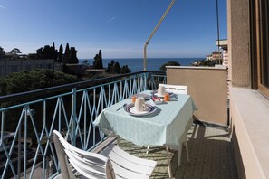 Outdoor dining - Camogli Golfo Paradiso-Suite (Recco)