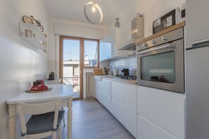 Mikrobølgeovn, ovn, kogeplade, opvaskemaskine