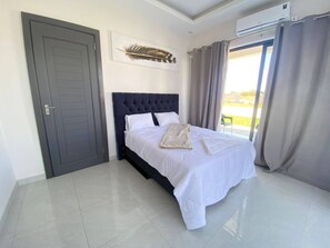 2 bedrooms, internet, bed sheets - Luxurious Motherland Apartments (Lusaka)