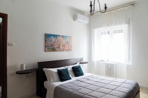 2 bedrooms, desk, iron/ironing board, travel crib