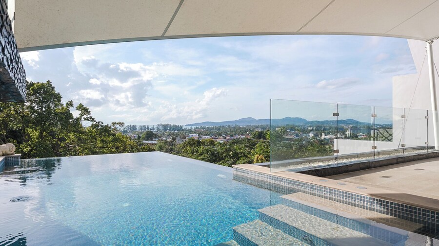 4BRHilltop Villa Pool Views Jacuzzi V203