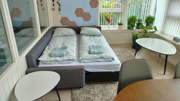 4 bedrooms, WiFi, bed sheets