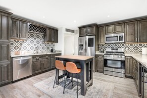 冰箱、微波炉、烤箱、炉灶