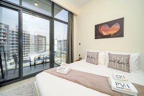 舒適開放式客房, 露台, 城市景 | 房內夾萬、遮光窗簾/窗簾、隔音、熨斗/熨衫板