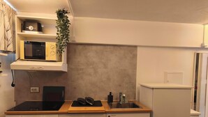 Private kitchen - Gudrun´s studio apartment - 2 person. (Reykjavík)