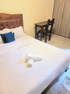 Iron/ironing board, internet, bed sheets