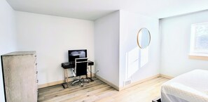 3 bedrooms, iron/ironing board, Internet