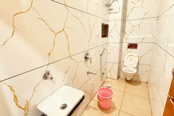 Superior Quadruple Room | Bathroom | Shower, rainfall showerhead, soap, toilet paper
