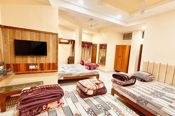 Family Room | Premium bedding, desk, laptop workspace, free WiFi