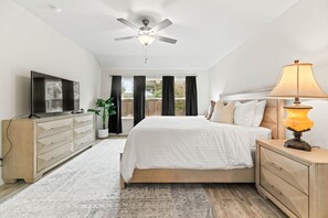 3 bedrooms, desk, iron/ironing board, travel cot