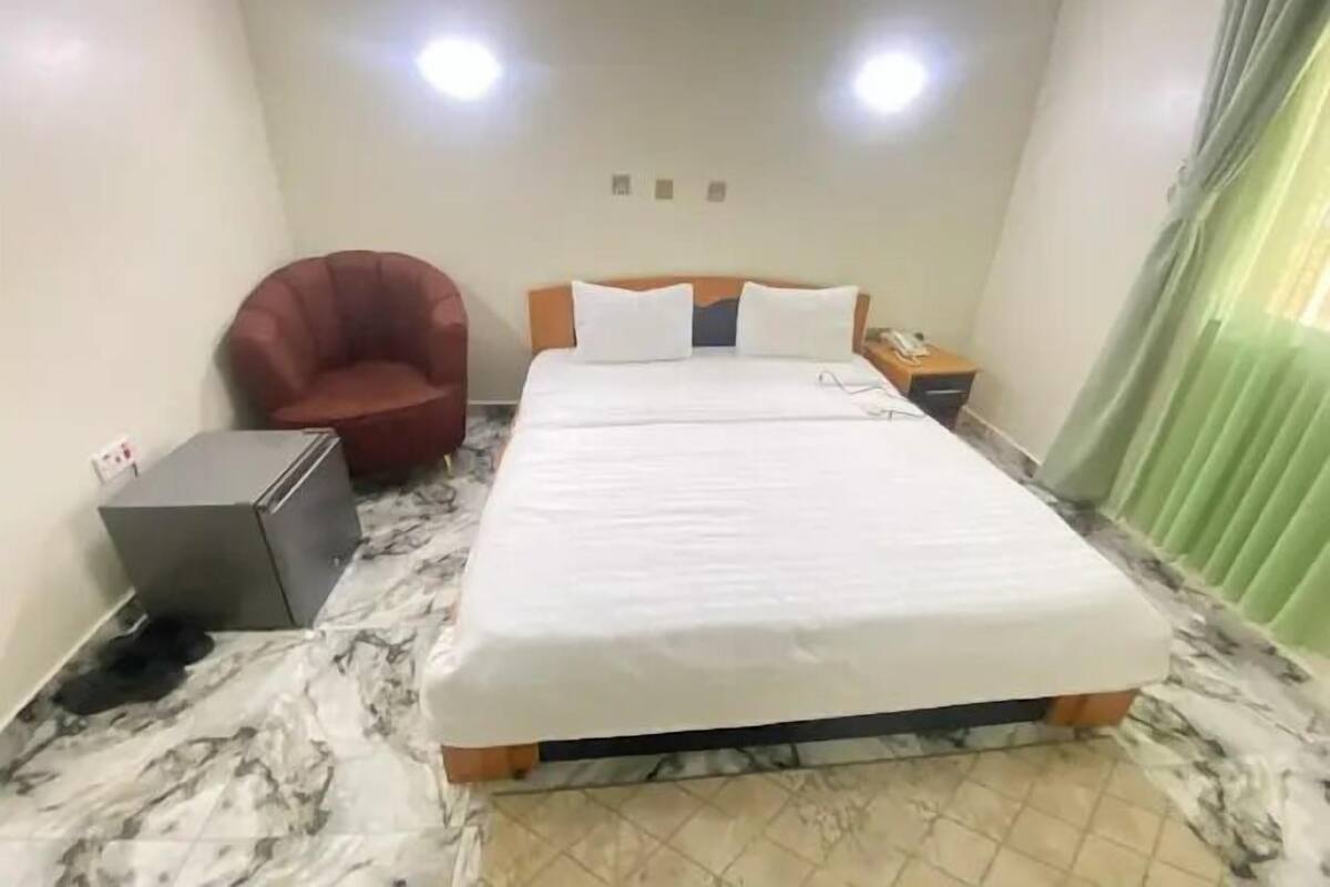 Deluxe Room, Balcony, City View | Desk, laptop workspace, soundproofing, free WiFi
