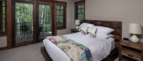 4 bedrooms, iron/ironing board, WiFi (free), bed sheets