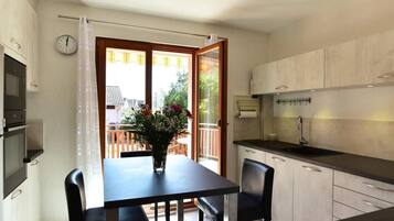 Réfrigérateur, micro-ondes, four, lave-vaisselle