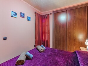1 bedroom, internet, bed sheets