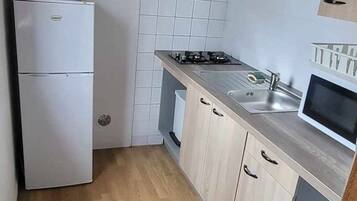 雪櫃、微波爐、咖啡機/沖茶器