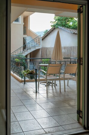 Economy Double Room, Balcony, Garden View