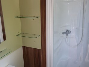 Bathroom - 29m² Mobile Home with Terrace in Salles (Salles)