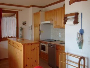 Oven, dishwasher, coffee/tea maker, toaster