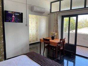 8 habitaciones, tabla de planchar con plancha, wifi y ropa de cama