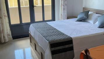 8 bedrooms, iron/ironing board, WiFi, bed sheets