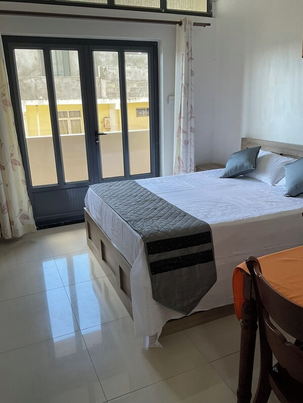 8 bedrooms, iron/ironing board, WiFi, bed sheets