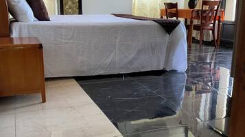 8 bedrooms, iron/ironing board, WiFi, bed sheets