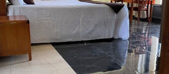 Nice place 10 minutes from International Airport, 3 min from Beau Vallon Mall.