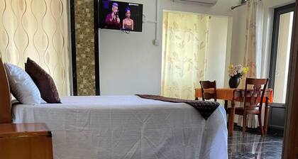 Nice place 10 minutes from International Airport, 3 min from Beau Vallon Mall.