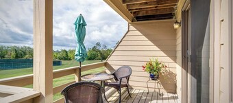 Cozy 4BR Condo - Pool Access, Near Ski & Lake