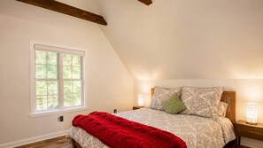 2 habitaciones, escritorio, tabla de planchar con plancha y wifi 