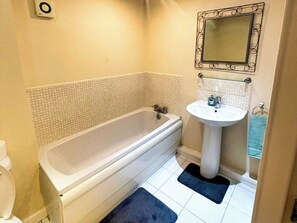 Badewanne und Dusche (separat), Komfortbadewanne, Haartrockner