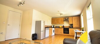 2 Bed Apartment - Sleeps 4 - Parking - Wifi